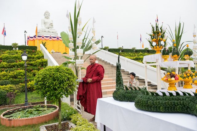 พิธีบวงสรวงหลวงพ่อพระโลกธาตุหยกขาว  9 กันยายน 2556