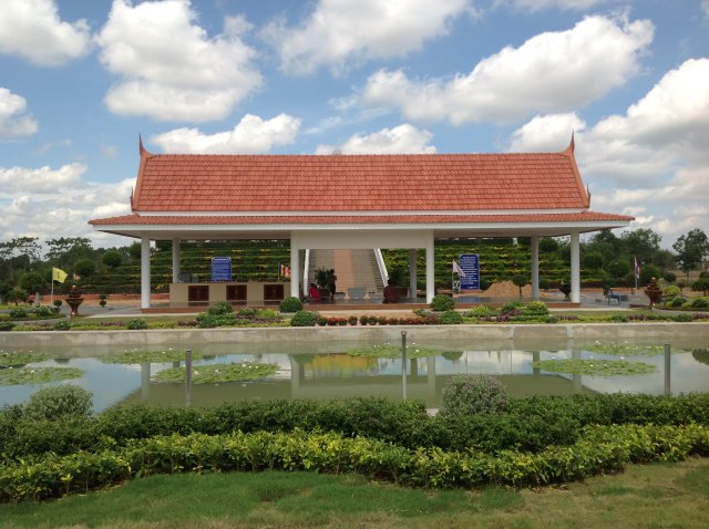 พระโลกธาตุหยกขาว