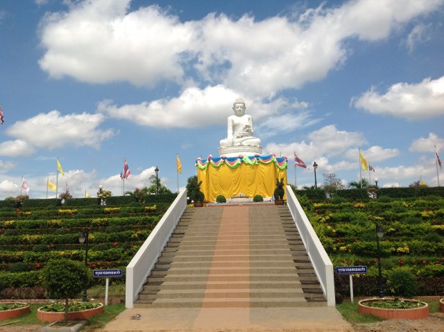 พระโลกธาตุหยกขาว